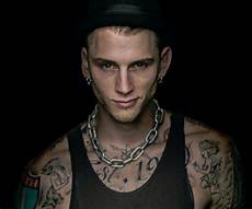 Artist Machine Gun Kelly